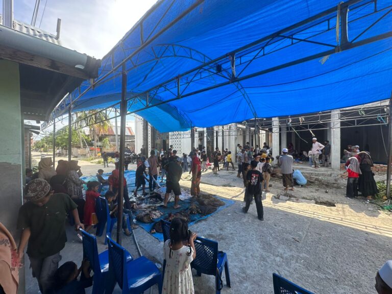 Antusiasme dan Gotong Royong Masyarakat Warnai Pelaksanaan Qurban 1447 H di Darul Qurro Kenje
