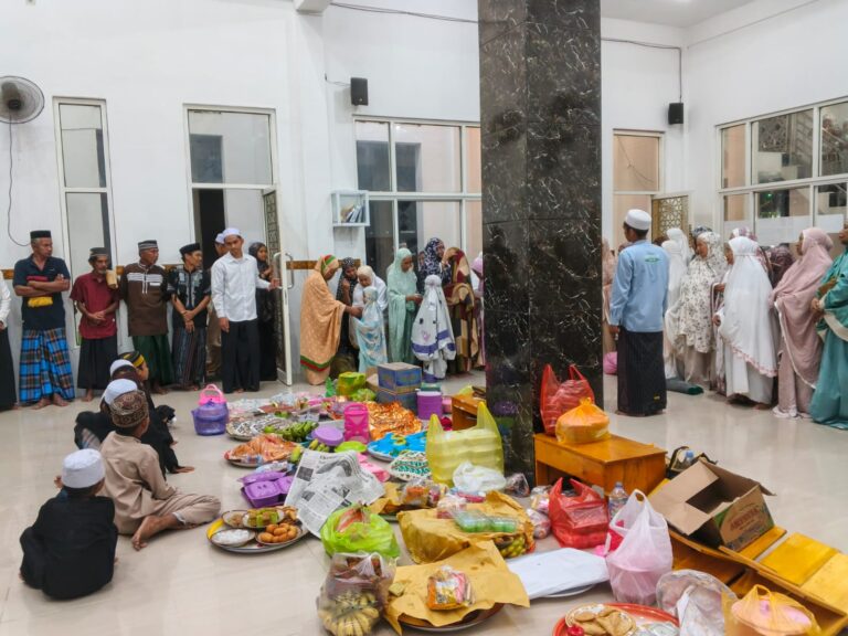 Tumbuhkan Empati Sejak Dini, Yayasan Darul Qurro Jadikan 10 Muharram Momentum Bahagiakan Santri Yatim Piatu