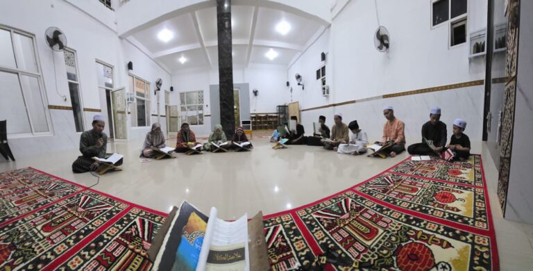 Perkuat Fondasi Agama Santri, MDT Darul Qurro Hadirkan Kurikulum Pengajian Malam yang Sistematis