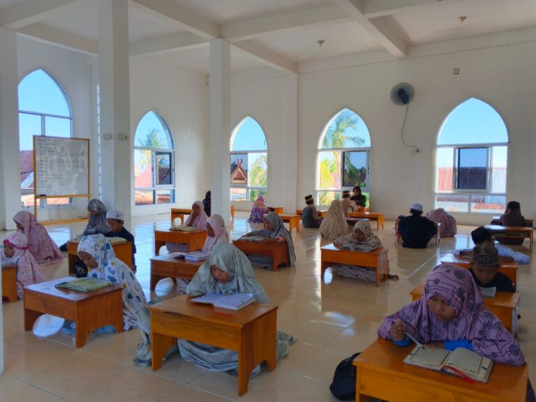 Semangat Menghafal Al-Qur’an Santri MDT Darul Qurro: Ikhtiar Nyata Cetak Generasi Qurani
