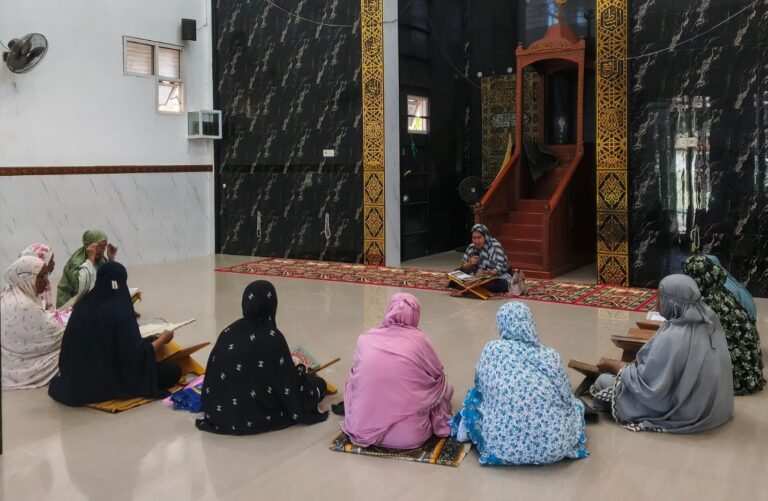 Majelis Taklim Ummahat Darul Qurro Teguhkan Komitmen Belajar melalui Pengajian Jumat Rutin