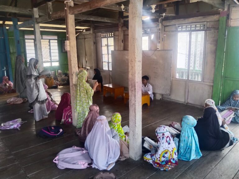 Kelas Firqoh Aisyah MDT Darul Qurro: Mengasah Potensi 35 Santri dengan Pendekatan Kolaboratif