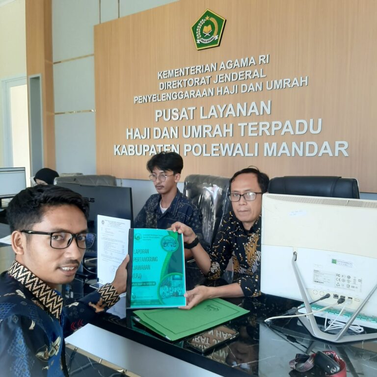 Komitmen Layanan Terbaik: KBIHU Darul Qurro Serahkan LPJ Bimbingan Jemaah Haji ke Kemenhaj Polman