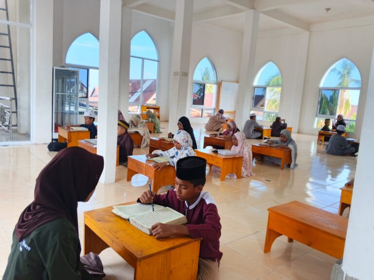 Program Kelas Lanjutan Tadarrus dan Tajwid MDT Darul Qurro: Langkah Nyata Cetak Generasi Qurani yang Fasih