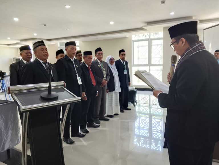 Sinergi Pelayanan Haji: DPW FK-KBIHU Sulawesi Barat Resmi Dikukuhkan di Mamuju, KBIHU Darul Qurro Turut Ambil Peran
