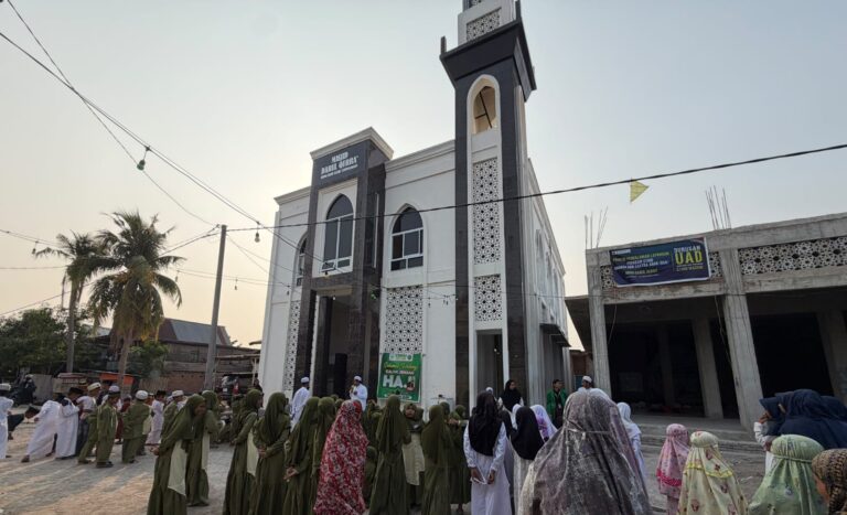 Semarak Hari Santri 2026, MDT Darul Qurro Laksanakan Apel di Halaman Gedung Wakaf Islamic Centre Darul Qurra