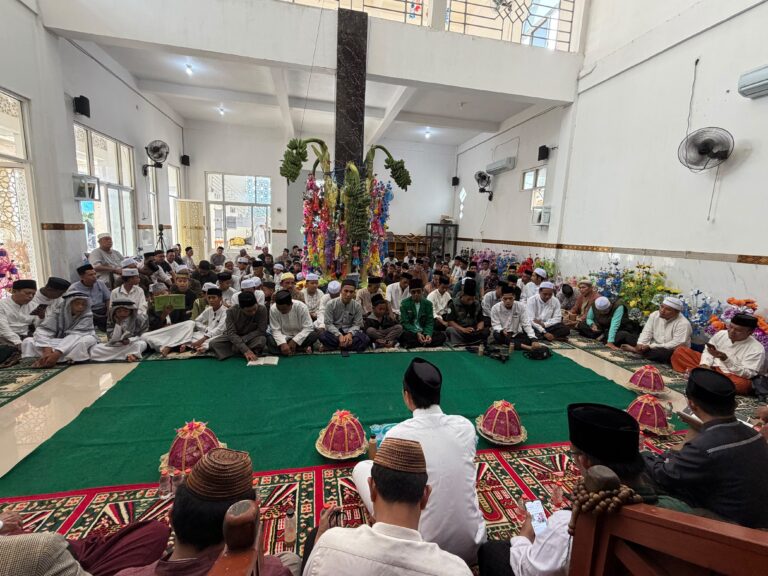 Perkuat Ukhuwah Lintas Daerah, Kunjungan PCNU Parepare Semarakkan Maulid Nabi di Masjid Wakaf Darul Qurro